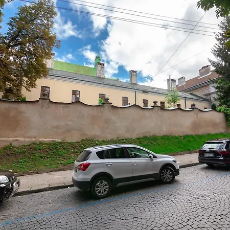 Dream On Drahomanova Street *