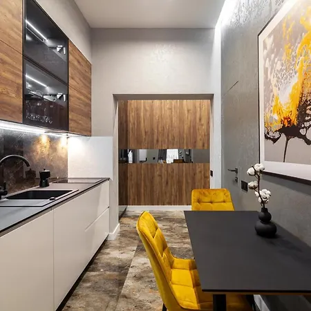 Dream On Drahomanova Street *