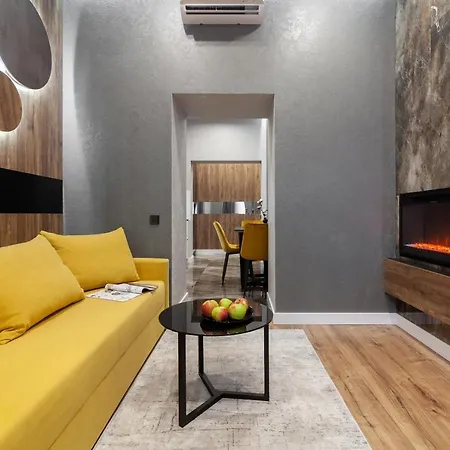 Dream On Drahomanova Street Apartmán