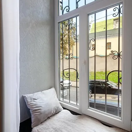 Dream On Drahomanova Street * リヴィウ