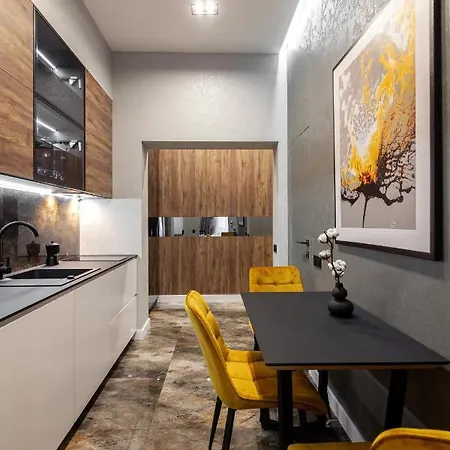 Dream On Drahomanova Street Apartmán Lvov