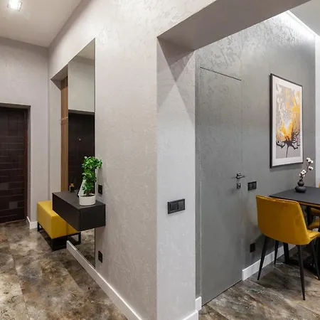 Dream On Drahomanova Street * リヴィウ