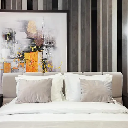 Dream On Drahomanova Street * Leópolis