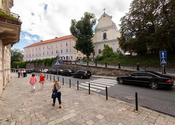 Dream On Drahomanova Street *