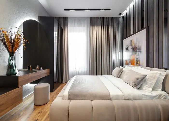 Dream On Drahomanova Street * إلفيف