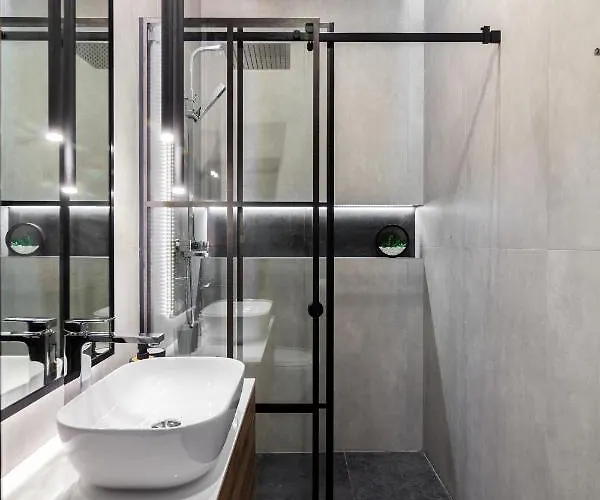 דירה Dream On Drahomanova Street לבוב