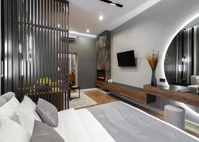 Dream On Drahomanova Street Апартаменты