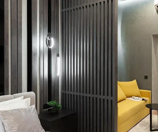 Dream On Drahomanova Street إلفيف