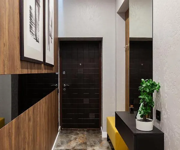 Dream On Drahomanova Street