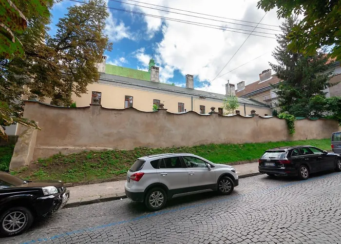 Dream On Drahomanova Street *