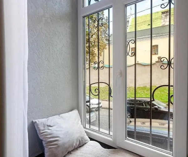 Dream On Drahomanova Street * إلفيف