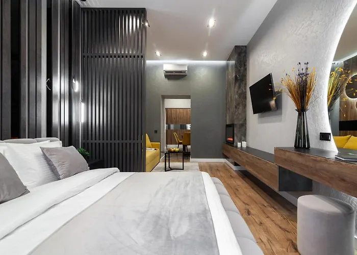 Dream On Drahomanova Street Апартаменты Львов